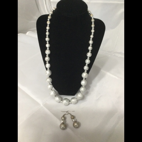 Vintage Silver Ball Necklace & Wire Earring Set - Picture 7 of 7